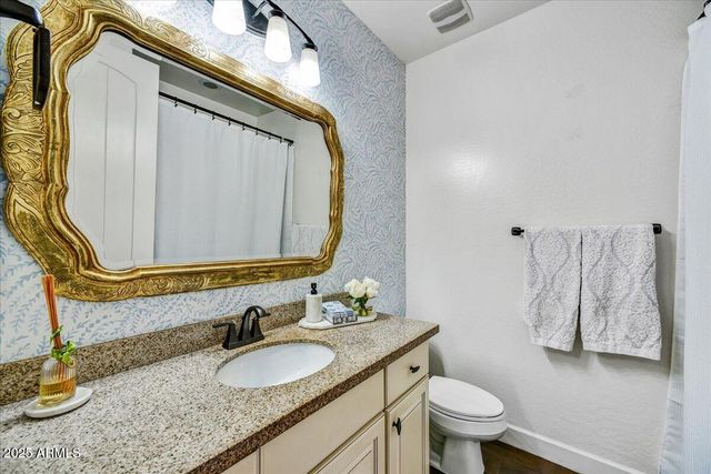 7 E LAURIE Lane, Phoenix, AZ 85020