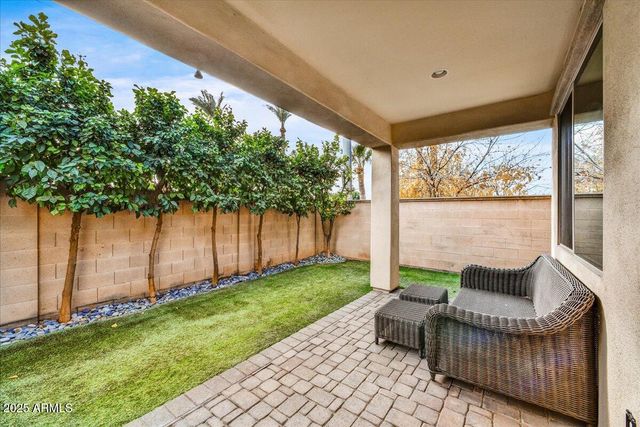 7 E LAURIE Lane, Phoenix, AZ 85020