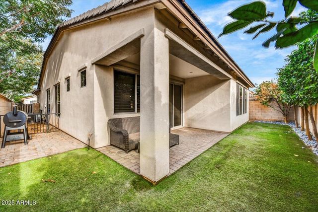 7 E LAURIE Lane, Phoenix, AZ 85020