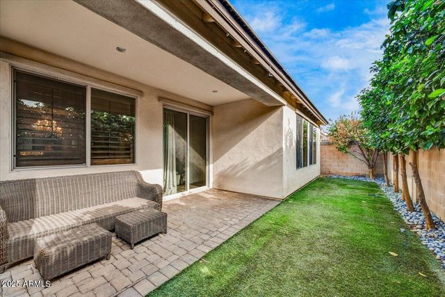 7 E LAURIE Lane, Phoenix, AZ 85020