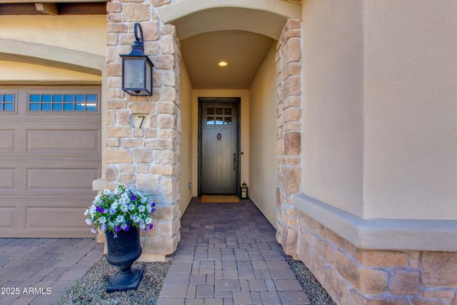 7 E LAURIE Lane, Phoenix, AZ 85020