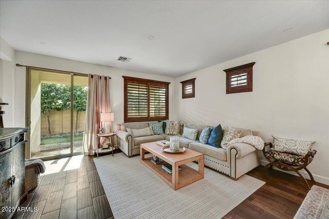 7 E LAURIE Lane, Phoenix, AZ 85020