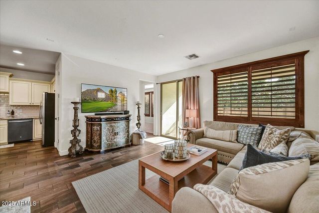 7 E LAURIE Lane, Phoenix, AZ 85020