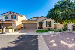 7 E LAURIE Lane, Phoenix, AZ 85020
