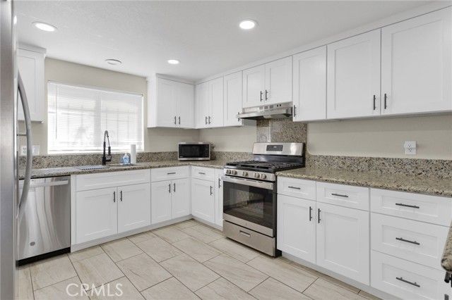 14637 Sequoia, Hesperia, CA 92345