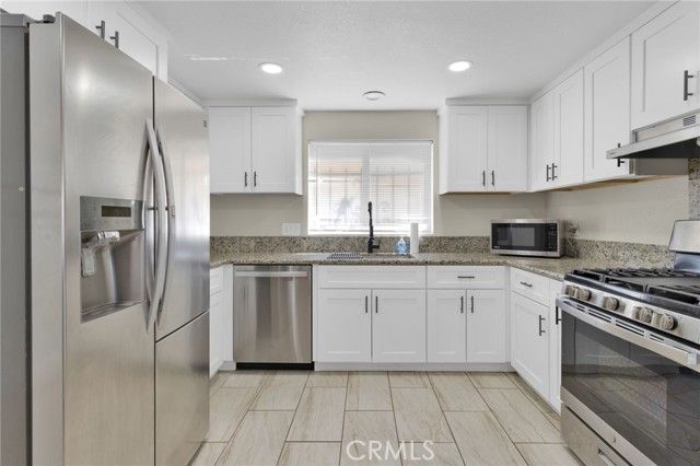 14637 Sequoia, Hesperia, CA 92345