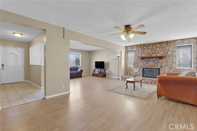 14637 Sequoia, Hesperia, CA 92345