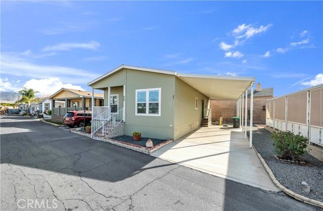 880 N Lake Street 20, Hemet, CA 92544