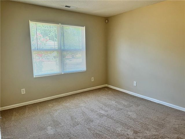 3236 Ridgewood Place Drive, Winston-salem, NC 27107