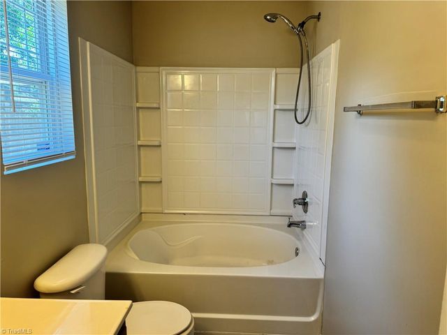 3236 Ridgewood Place Drive, Winston-salem, NC 27107