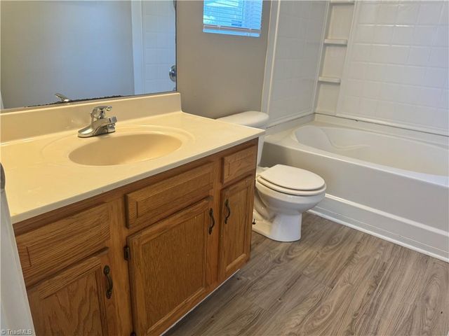 3236 Ridgewood Place Drive, Winston-salem, NC 27107