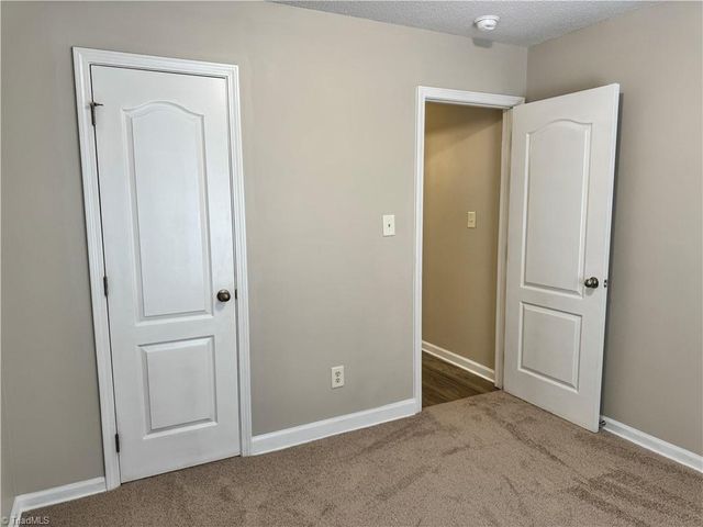 3236 Ridgewood Place Drive, Winston-salem, NC 27107