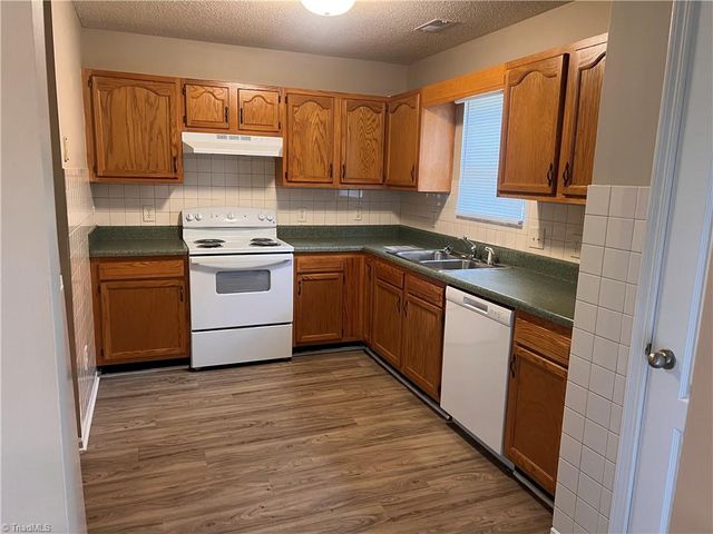 3236 Ridgewood Place Drive, Winston-salem, NC 27107