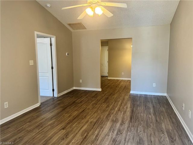 3236 Ridgewood Place Drive, Winston-salem, NC 27107