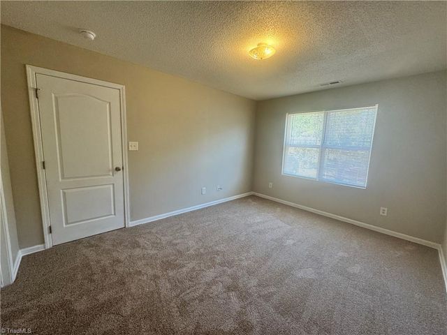 3236 Ridgewood Place Drive, Winston-salem, NC 27107