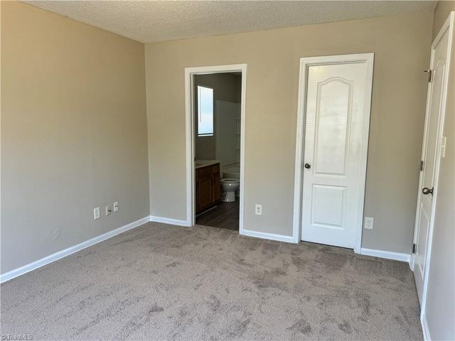 3236 Ridgewood Place Drive, Winston-salem, NC 27107