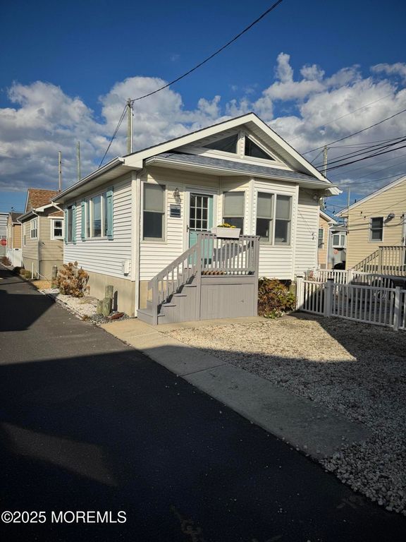 120 W Chadwick Way, Lavallette, NJ 08735