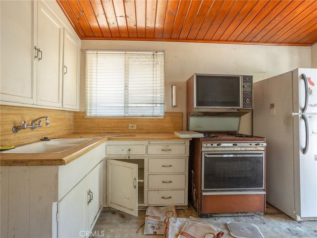 14301 Roscoe Boulevard, Panorama City, CA 91402