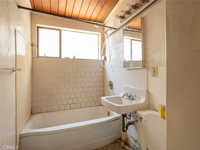 14301 Roscoe Boulevard, Panorama City, CA 91402