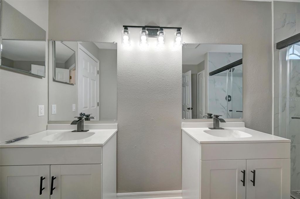 Image 12 of property listing at 9022 SHELDON CHASE DRIVE, Tampa, FL 33635