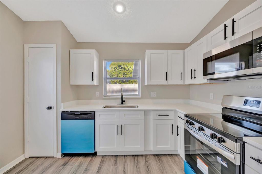 Image 22 of property listing at 9022 SHELDON CHASE DRIVE, Tampa, FL 33635