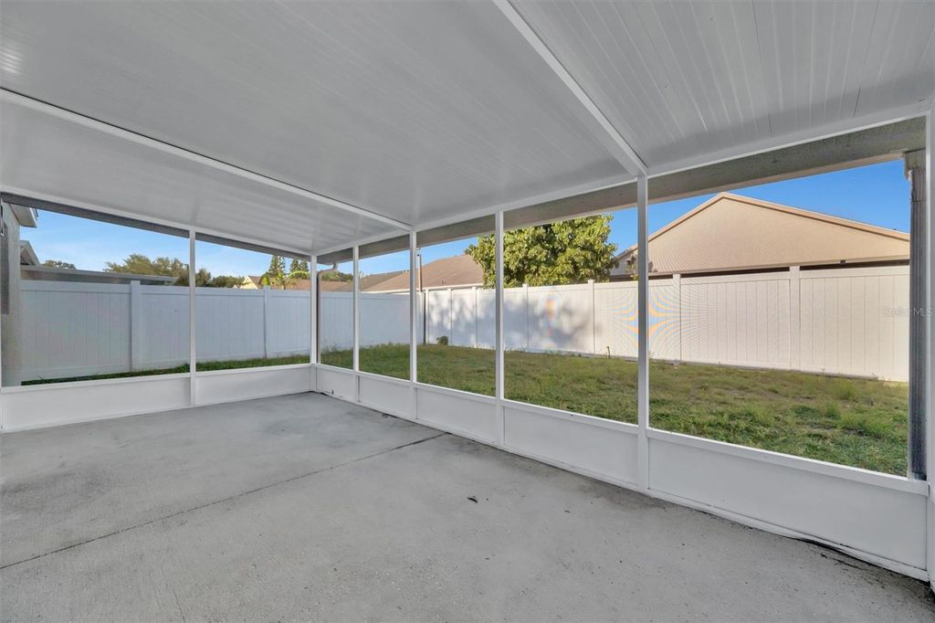 Image 4 of property listing at 9022 SHELDON CHASE DRIVE, Tampa, FL 33635