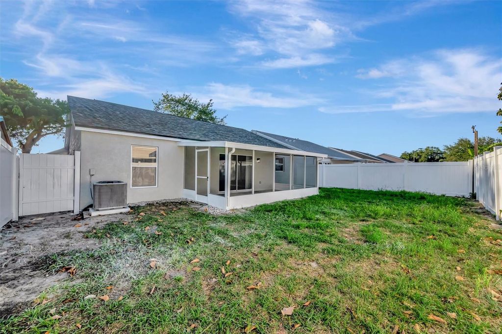Image 33 of property listing at 9022 SHELDON CHASE DRIVE, Tampa, FL 33635