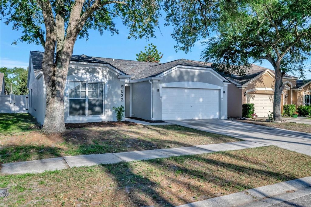 Image 5 of property listing at 9022 SHELDON CHASE DRIVE, Tampa, FL 33635