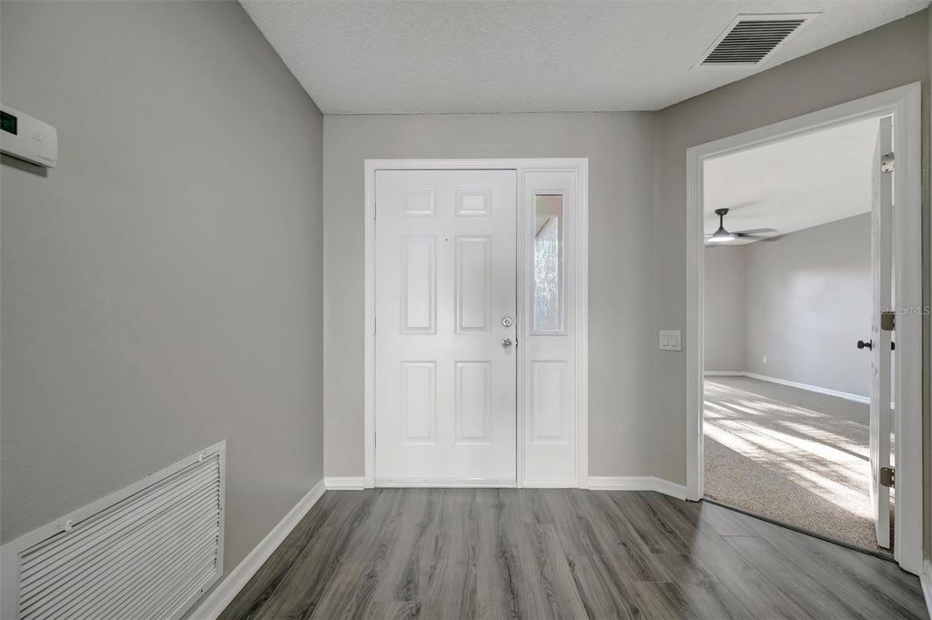 Image 6 of property listing at 9022 SHELDON CHASE DRIVE, Tampa, FL 33635