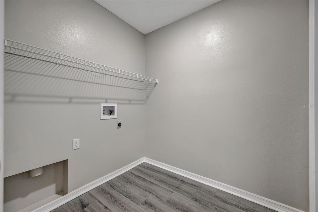 Image 7 of property listing at 9022 SHELDON CHASE DRIVE, Tampa, FL 33635