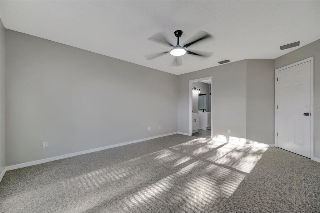 Image 9 of property listing at 9022 SHELDON CHASE DRIVE, Tampa, FL 33635