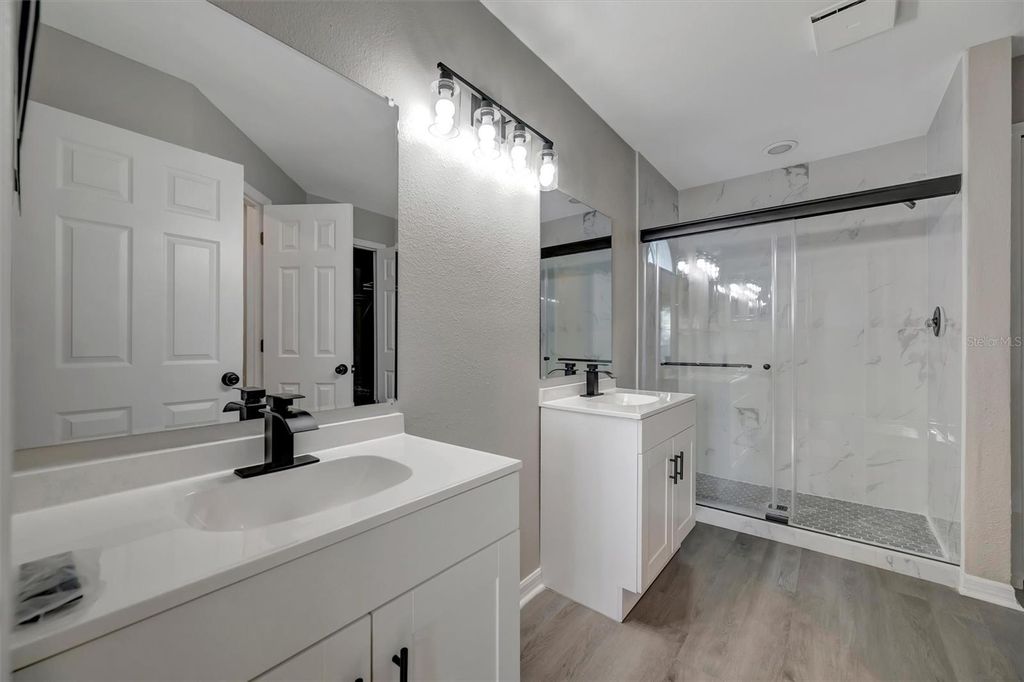 Image 10 of property listing at 9022 SHELDON CHASE DRIVE, Tampa, FL 33635