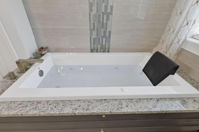 217 Warbler Court, Pickerington, OH 43147