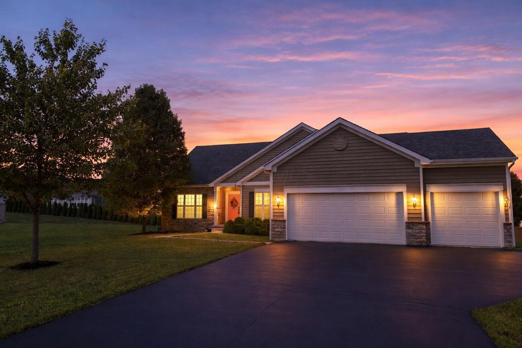 217 Warbler Court, Pickerington, OH 43147