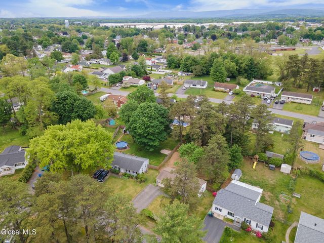 2736 Maida Lane, Rotterdam, NY 12306