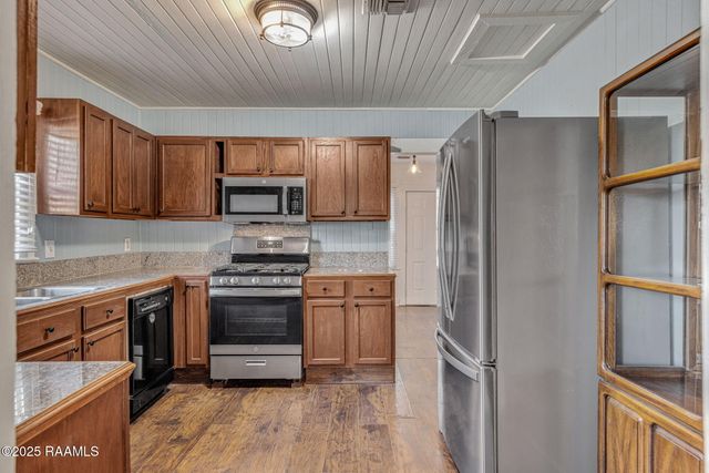 516 Cedar Crest Court, Lafayette, LA 70501