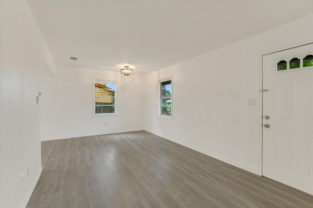 401 S Avenue C, Elgin, TX 78621