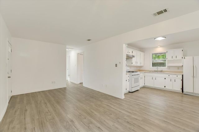 401 S Avenue C, Elgin, TX 78621