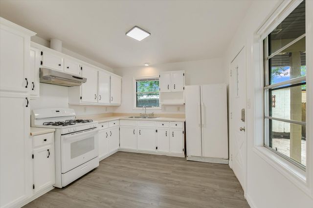 401 S Avenue C, Elgin, TX 78621