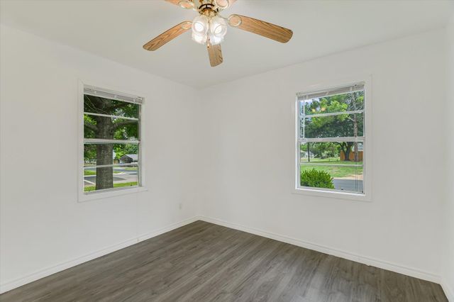 401 S Avenue C, Elgin, TX 78621