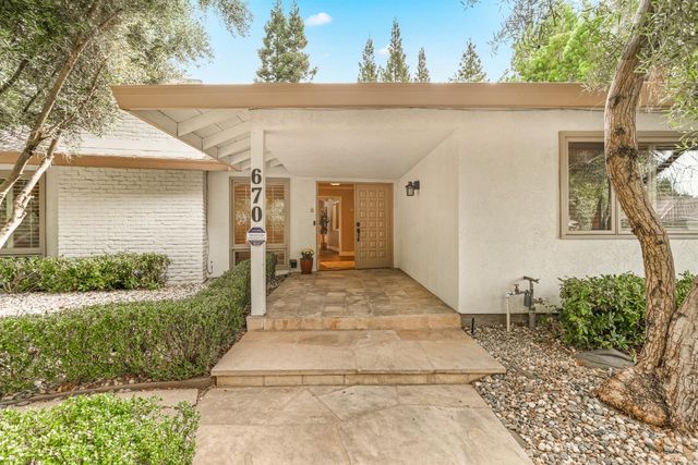 670 Lake Wilhaggin Dr, Sacramento, CA 95864