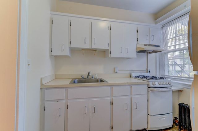 17 Greenleaf Street 5, Quincy, MA 02169