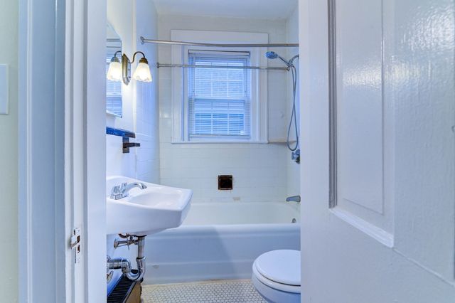 17 Greenleaf Street 5, Quincy, MA 02169