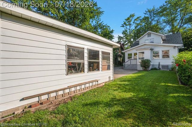 21709 Tenny Street, Dearborn, MI 48124