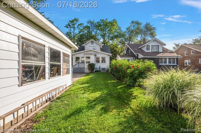 21709 Tenny Street, Dearborn, MI 48124
