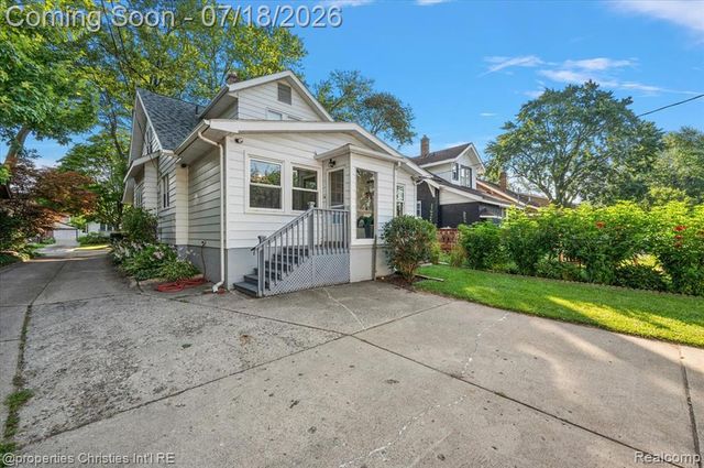 21709 Tenny Street, Dearborn, MI 48124