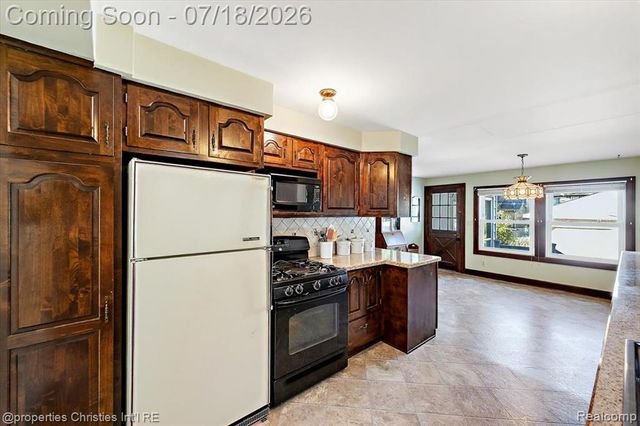 21709 Tenny Street, Dearborn, MI 48124
