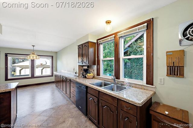 21709 Tenny Street, Dearborn, MI 48124