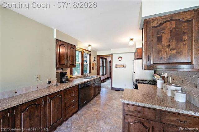 21709 Tenny Street, Dearborn, MI 48124