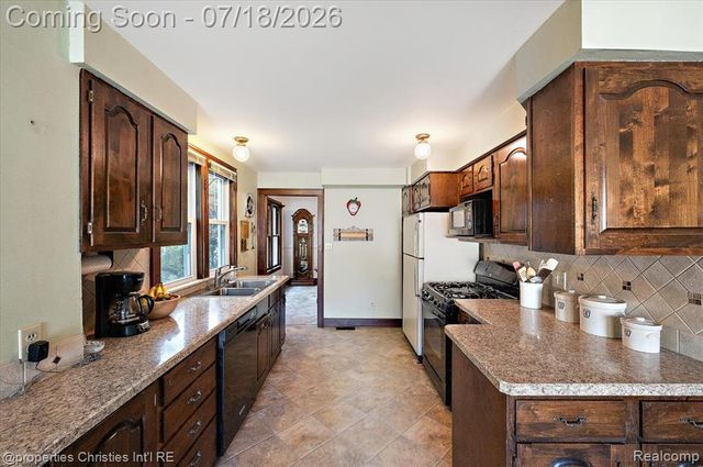 21709 Tenny Street, Dearborn, MI 48124
